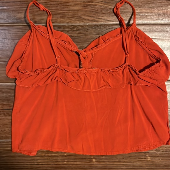 Cute crop tank with buttons - Picture 2 of 3